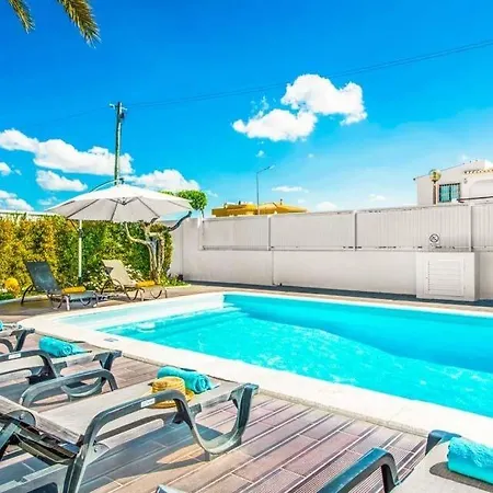 Sleeps 6 Pool Air Con Wifi Villa