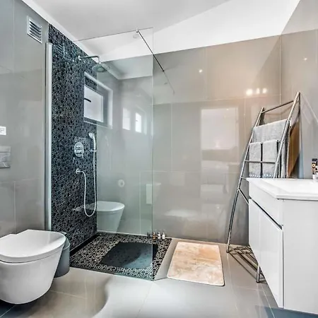 Sleeps 6 Pool Air Con Wifi Villa