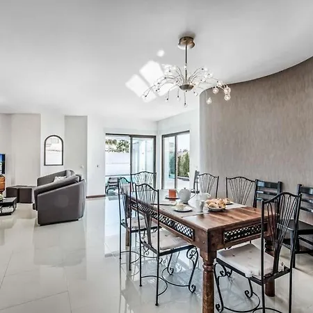 Sleeps 6 Pool Air Con Wifi Sesmarias