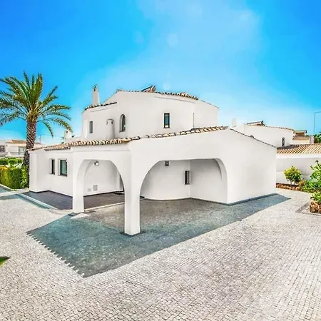 Villa Sleeps 6 Pool Air Con Wifi *
